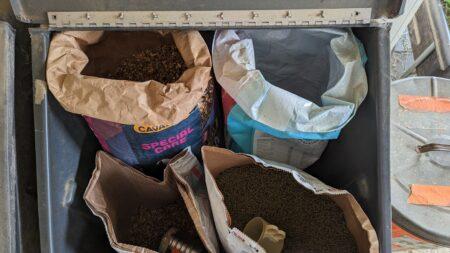 bagged horse feeds