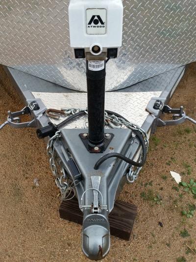 trailer hitch on the front of a horse trailer 
